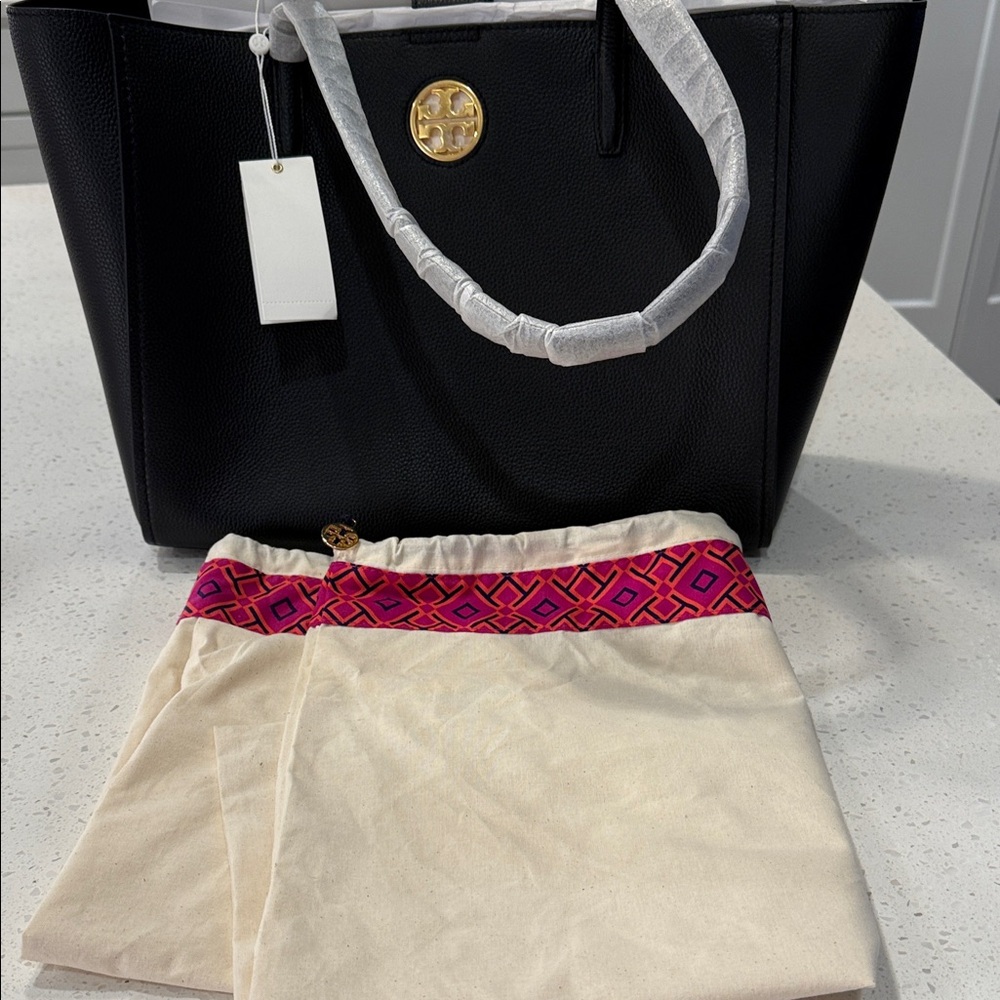 Tory Burch Elegant Black Leather Tote Bag